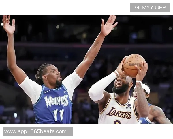 亚当斯防挡拆表现出色每回合失分仅067分与艾顿并列中锋第二佳 亚当斯防挡拆表现出色每回合失分仅067分与艾顿并列中锋第二佳