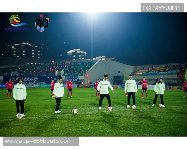 范志毅亲临嘉兴足球联赛开幕式为揭幕战激情开球助威